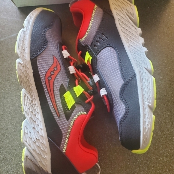 Saucony Wind Shield Water Repellant 3.0 Sz. 3 Athletic Shoes - Picture 8 of 11